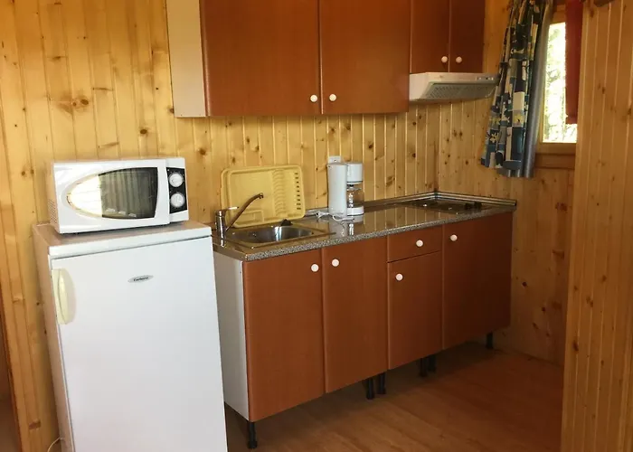 Casitas Cinco Castanos Parque de Campismo Candelario