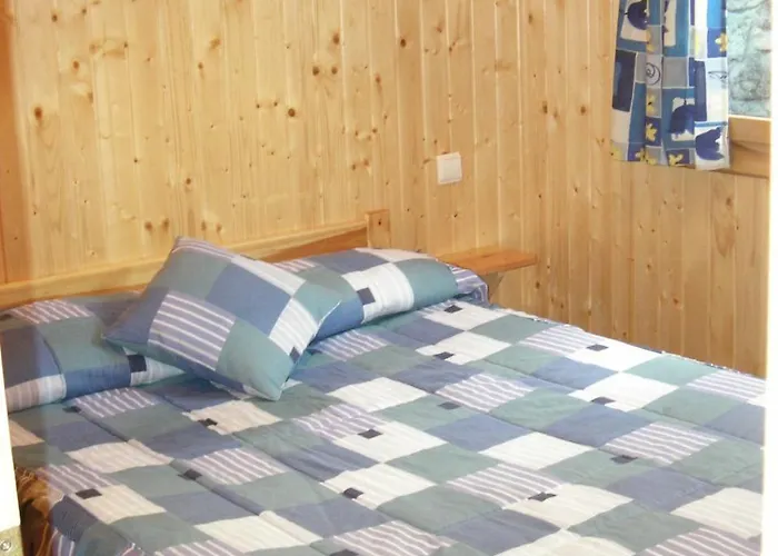 Casitas Cinco Castanos Parque de Campismo Candelario